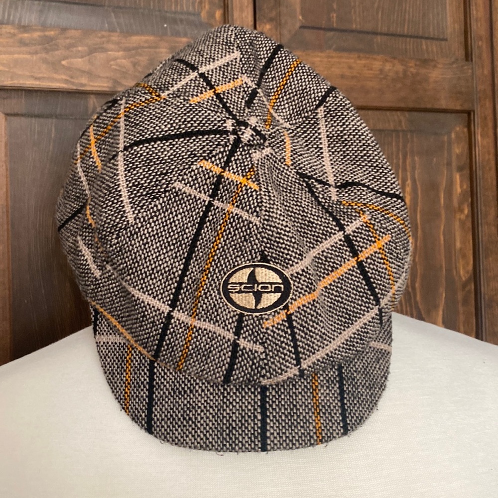 SCION, newsboy cap style, tweed fabric, button at crown, lined. non smoking home